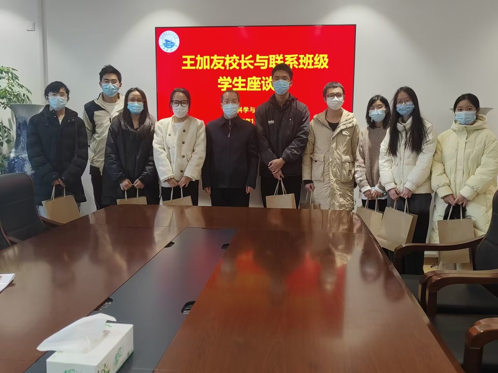 1671027260259901.jpg 合影.jpg