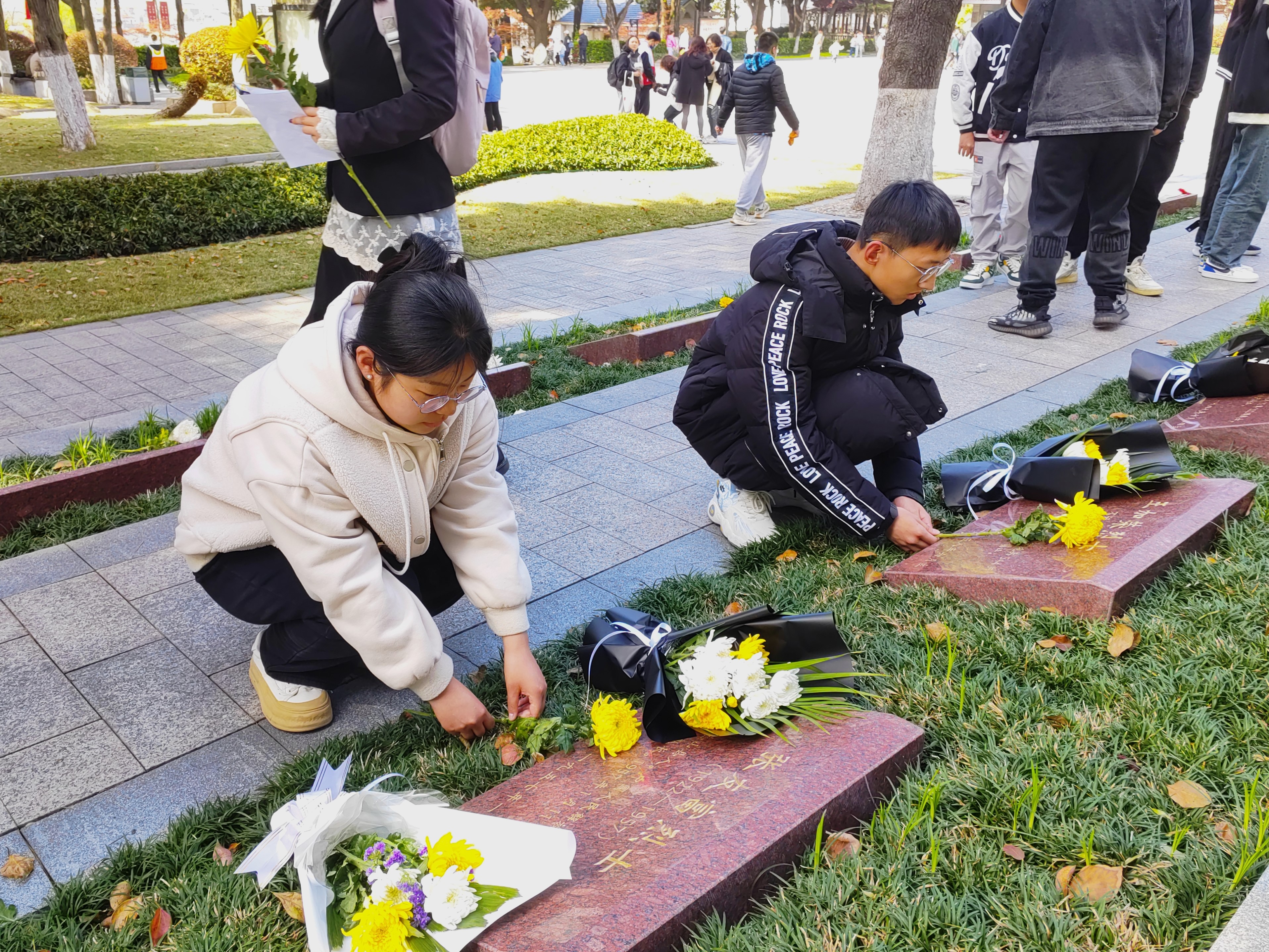 1712243186171673.jpg 1712243186171673.jpg